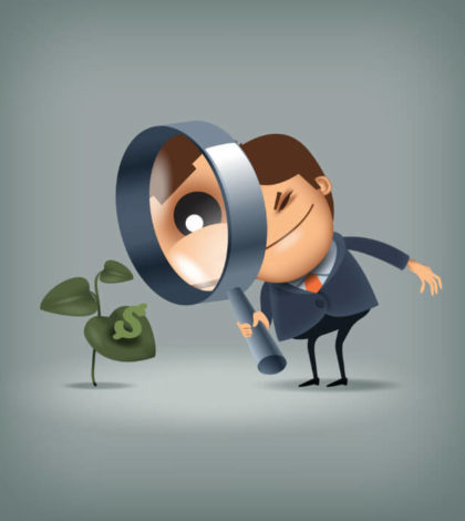 Trading mit ETF - Mann mit Lupe